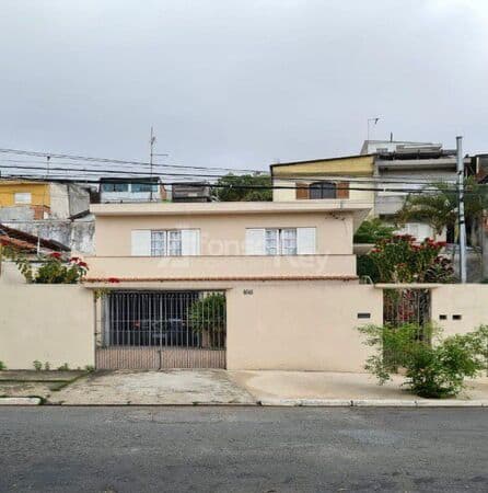 Sobrado com 05 dormitórios