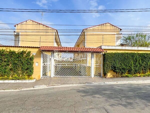 Casa em Condomínio com 03 dormitórios