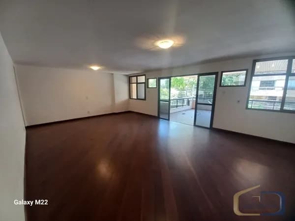 Este excelente apartamento, localizada na Rua, Prof. Taciel Cylleno, nº 300, Ap 101, oferece espaços amplos que abrangem 188m, adicionalmente com uma varanda ampla.