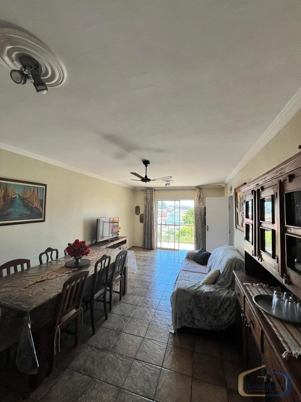 Excelente apartamento de 2 quartos, a apenas 2 quadras da Praia do Forte.
