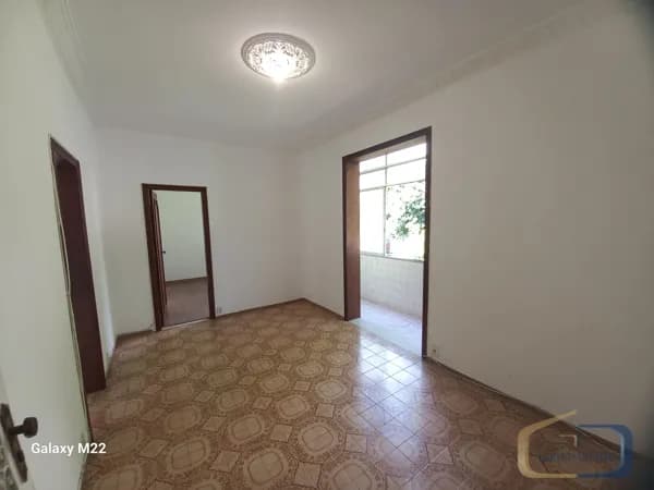 Excelente Apartamento com 70 m², Sala, 02 Quartos, 01 cozinha, 01 Banheiro e área de serviço.