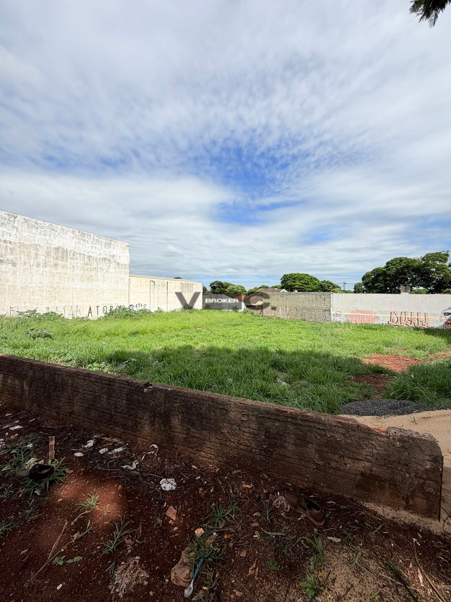Terreno comercial na Av. Américo Belay