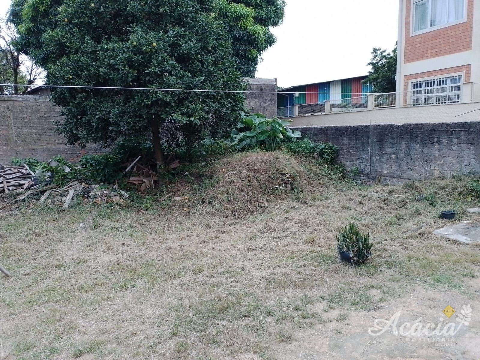Aproveite esta oportunidade única de adquirir um terreno de 215