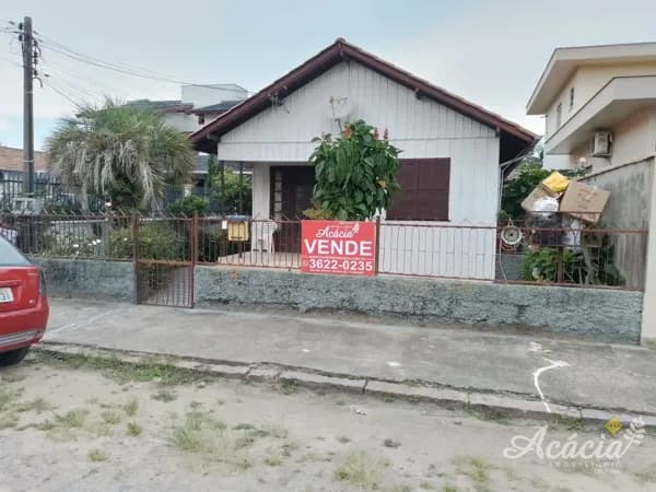 Terreno com três casas em Oficinas, Tubarão/SC