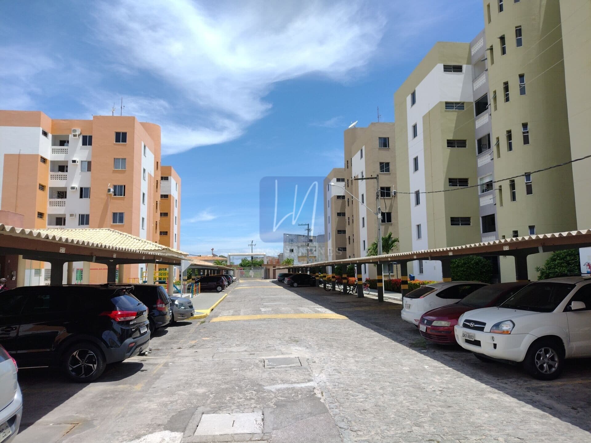 Apartamento no Cond. Porto Atlântico, com modulados. Bairro Aruana