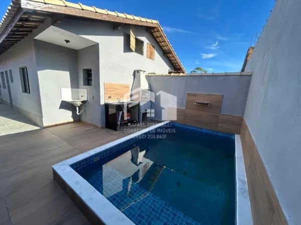 Linda casa com piscina