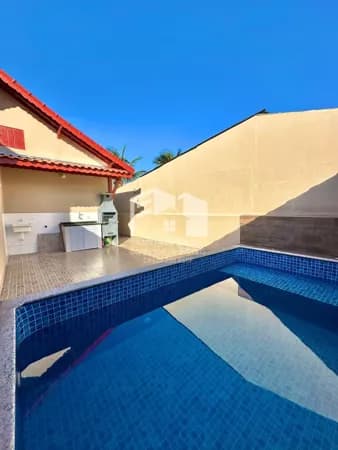 Linda casa com piscina em Mongaguá