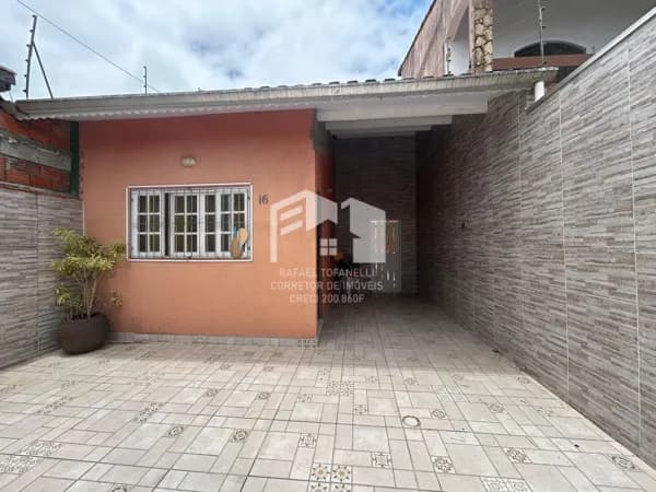 Casa mobiliada em bairro residencial