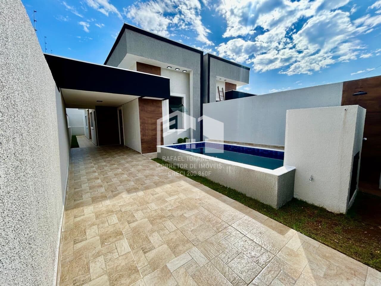 Linda casa a 400 metros do mar