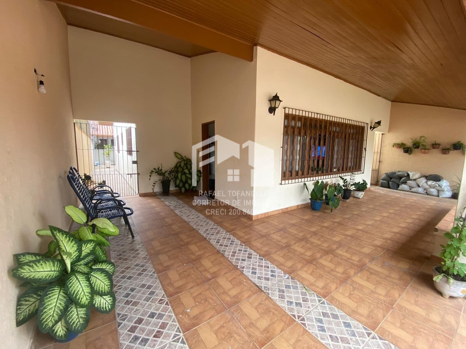 Casa ampla com edícula