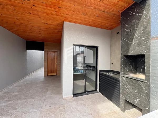 Casa com piscina a 500m do mar