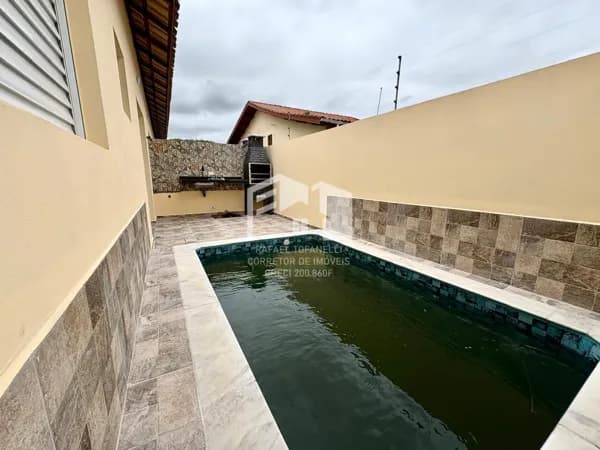 Casa em Condomínio a poucos Metros do Mar
