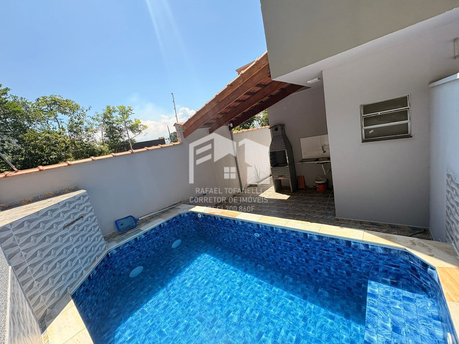 Linda casa com piscina
