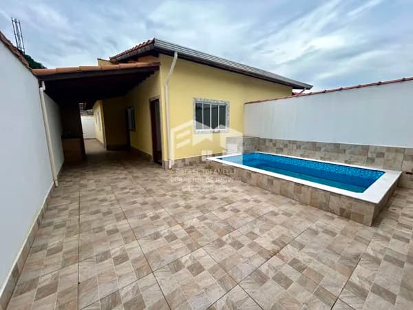 Casa nova com acabamento belíssimo