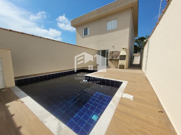 Lindo sobrado em bairro residencial, em Itanhaém