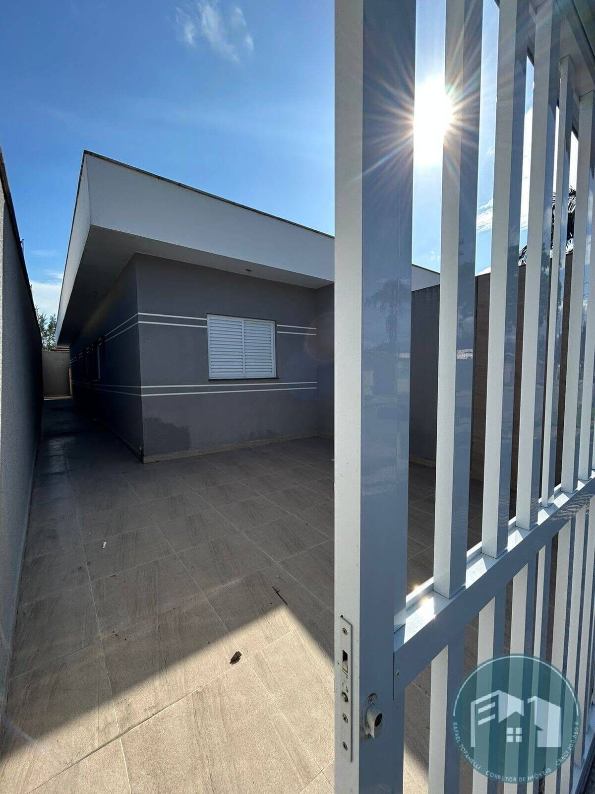 Casa com 3 dormitórios, lado praia