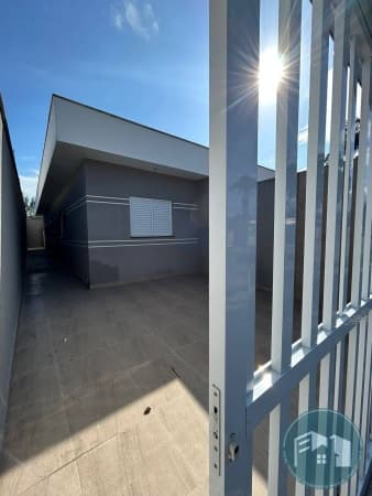 Casa com 3 dormitórios, lado praia