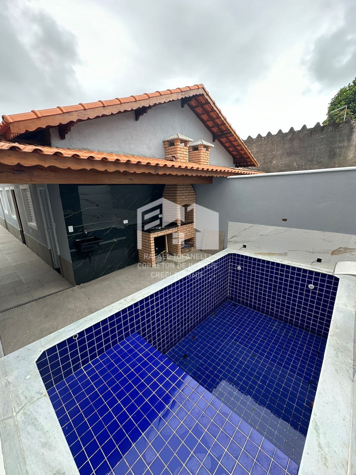 Linda casa com piscina