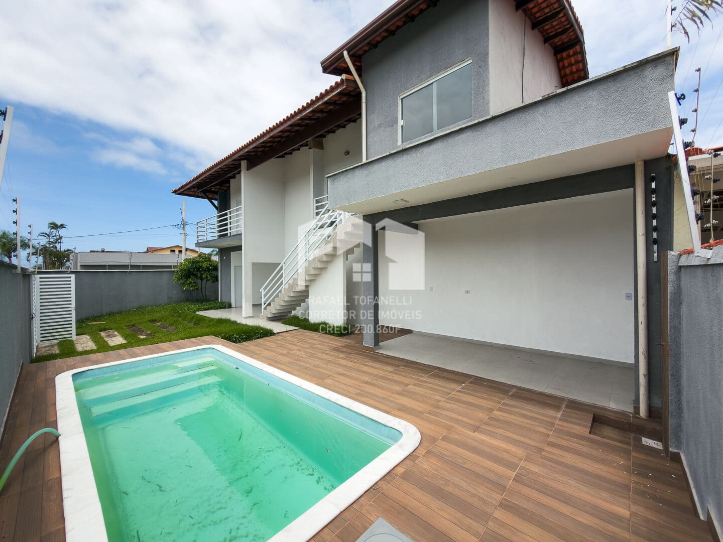 Linda casa à 100 metros do mar