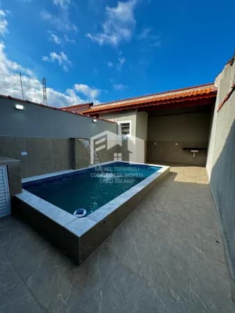 Linda casa à 700 metros do mar