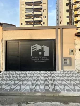 Linda casa a 250 metros da praia