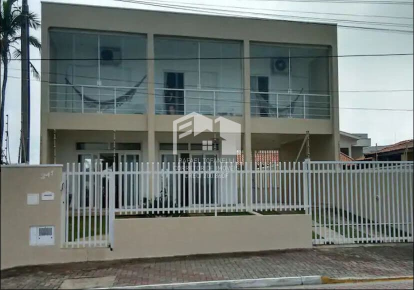 Lindo sobrado na orla do centro