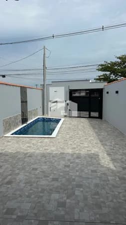 Linda casa com 4 vagas na garagem