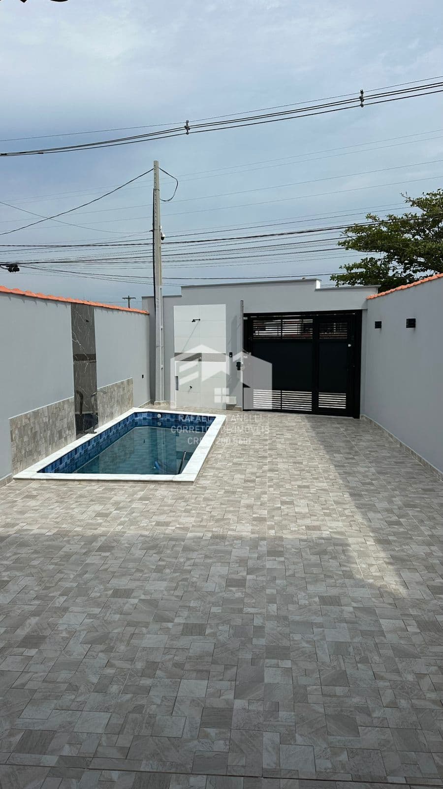 Linda casa com 4 vagas na garagem
