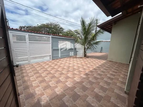 Linda casa próxima à praia do satélite