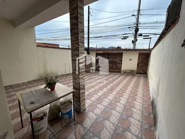 Lindo sobrado em avenida principal