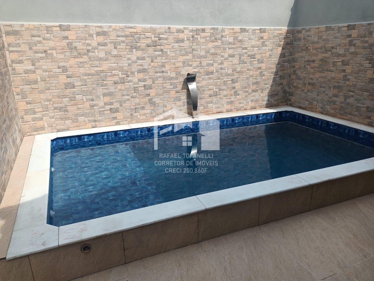 Linda casa com 3 quartos e uma suite