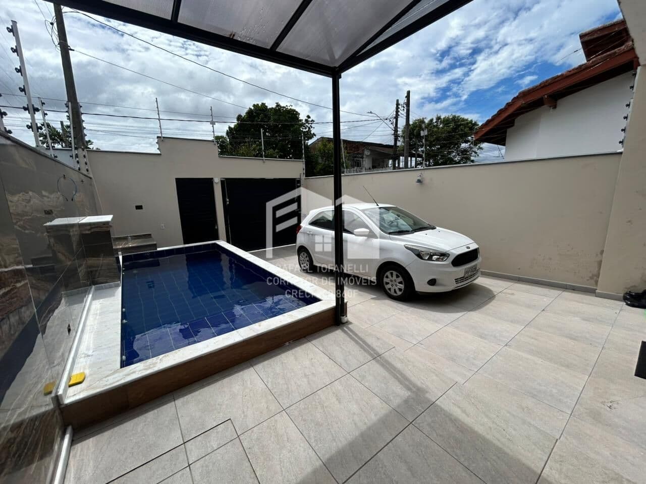 Linda casa com otimo acabamento