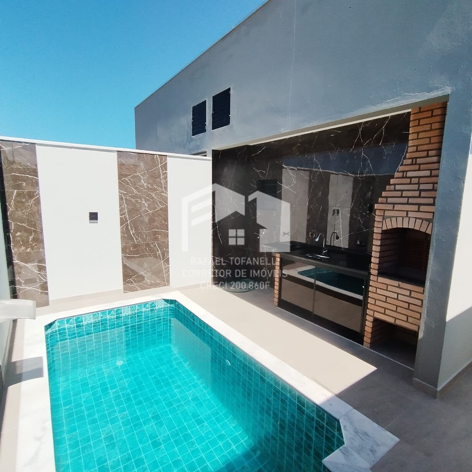 Linda casa com ótimo acabamento