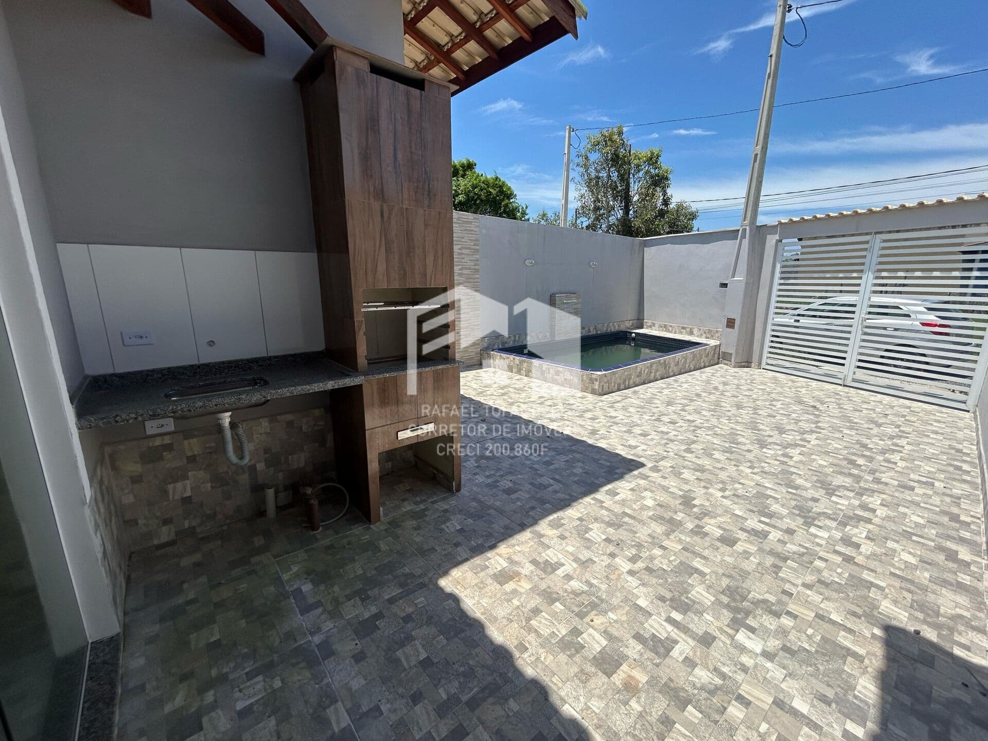 Linda Casa em rua de moradores fixos