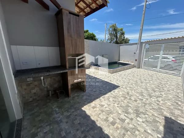 Linda Casa em rua de moradores fixos
