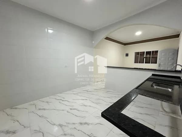 Linda casa a 400 metros do mar