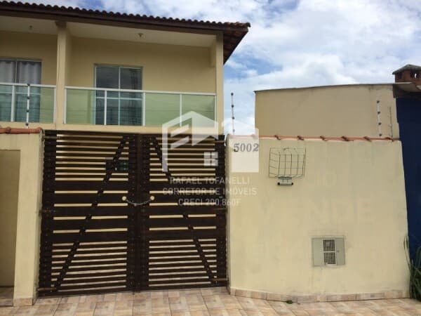 Casa Sobreposta lado praia com quintal independente