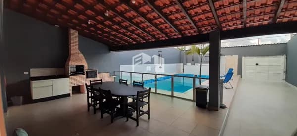 Sobrado mobiliado muito próximo da praia