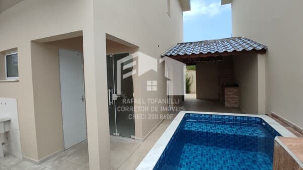 Casa em Condomínio com área gourmet individual