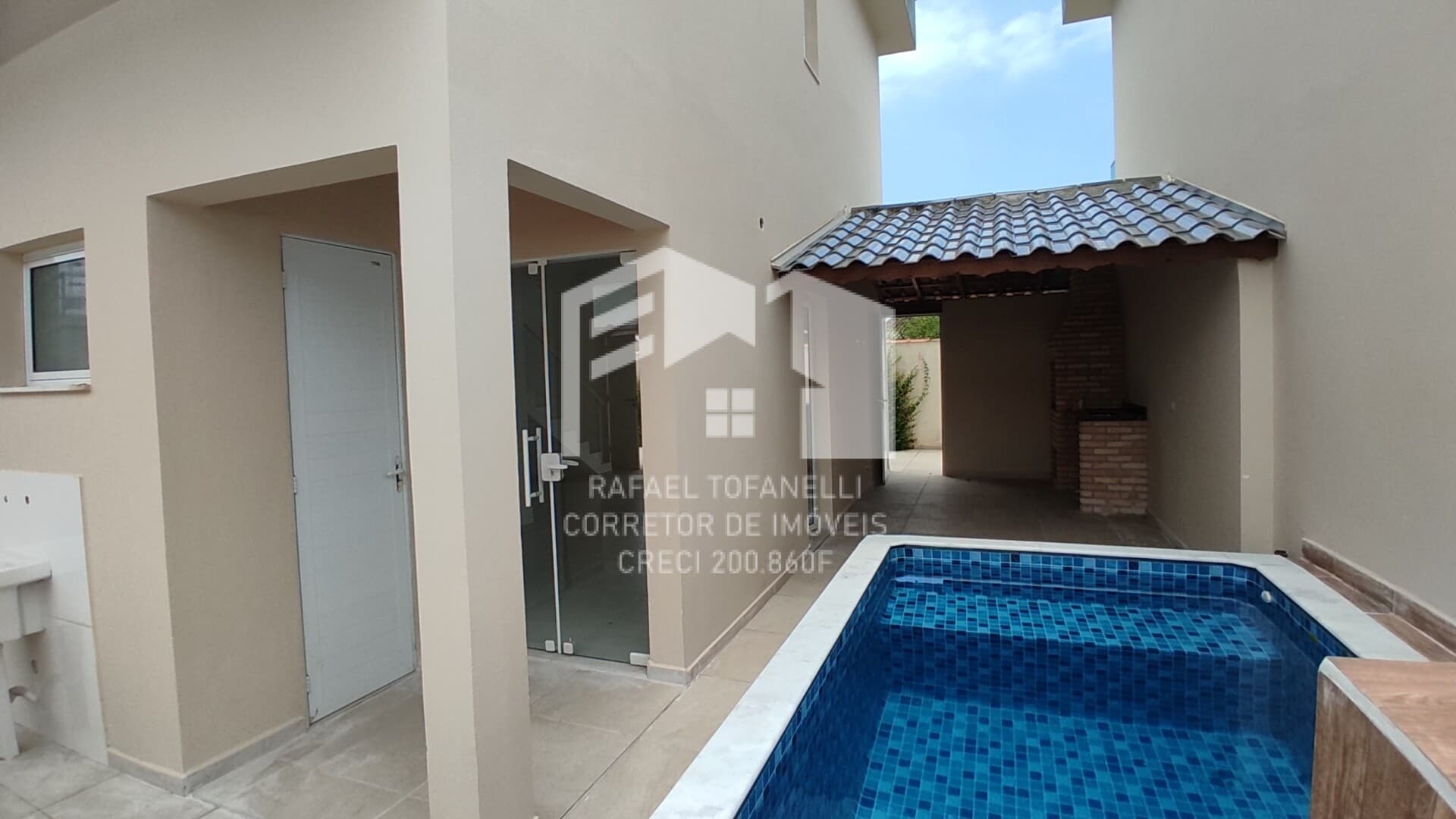 Casa em Condomínio com área gourmet individual
