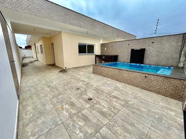 Casa com 3 dormitórios, lado praia