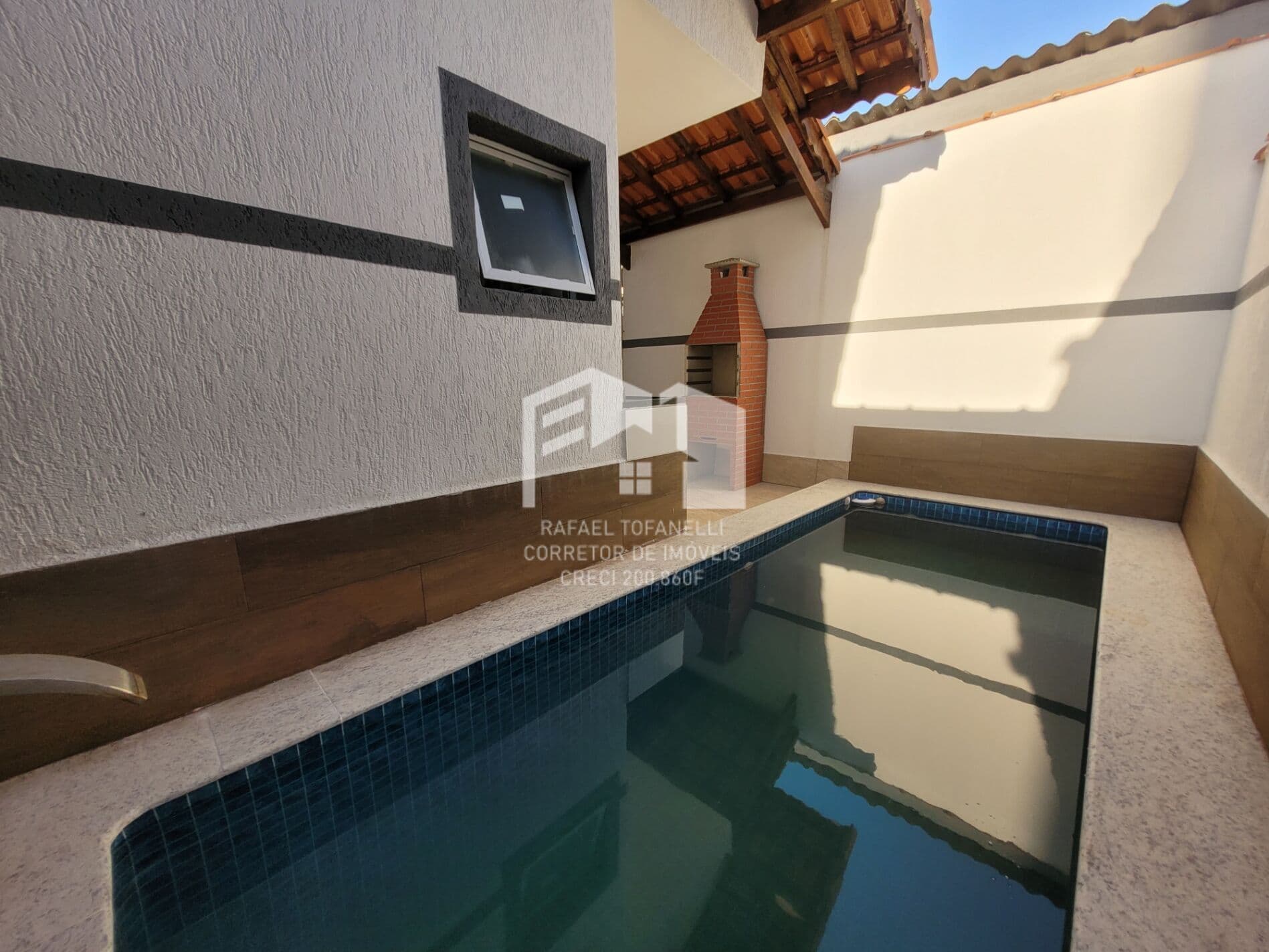 Casa com piscina à 100m do mar