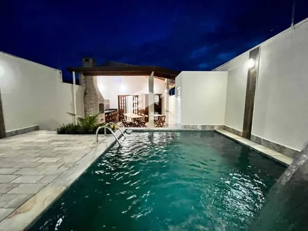 Linda casa térrea com piscina