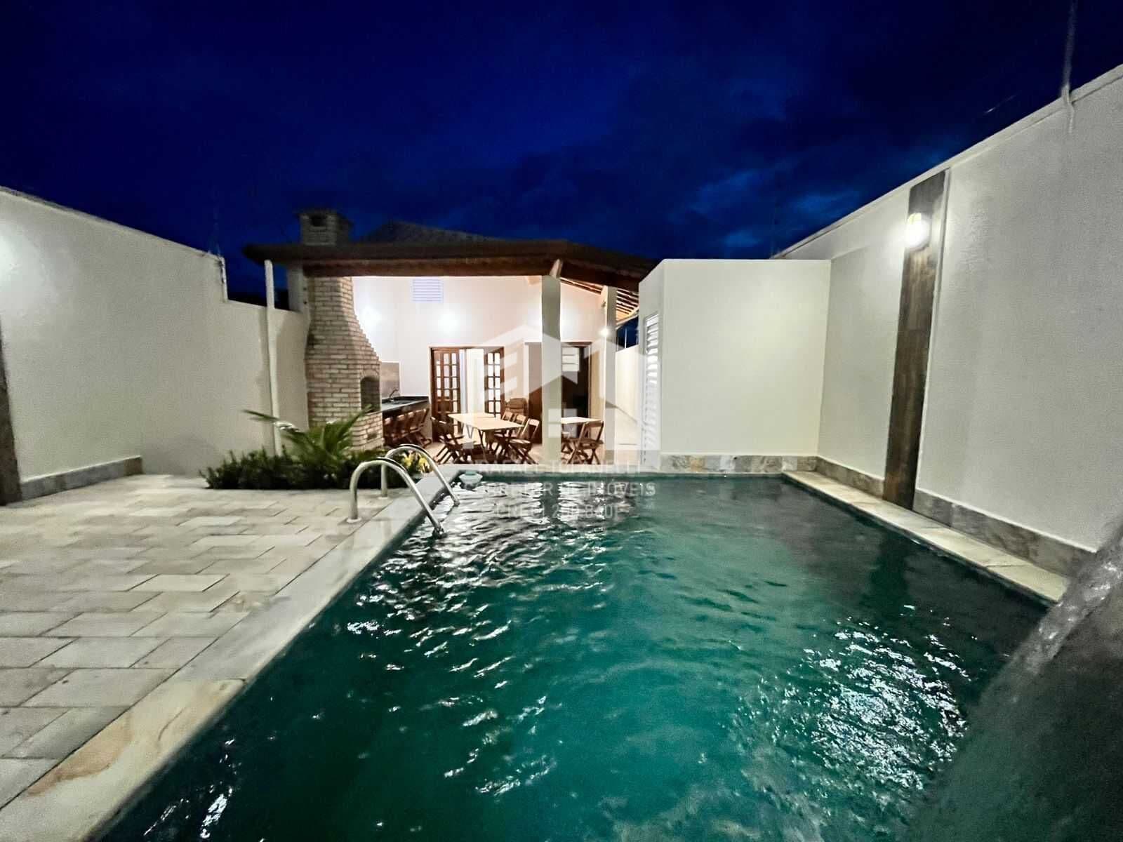 Linda casa térrea com piscina
