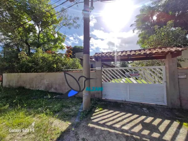 Casa térrea com 3 dormitórios sendo 1 suíte, cozinha americana conjugada com sala 3 ambientes, conjugada com ampla varanda com churrasqueira à venda no bairro Barra do Una - São Sebastião/SP