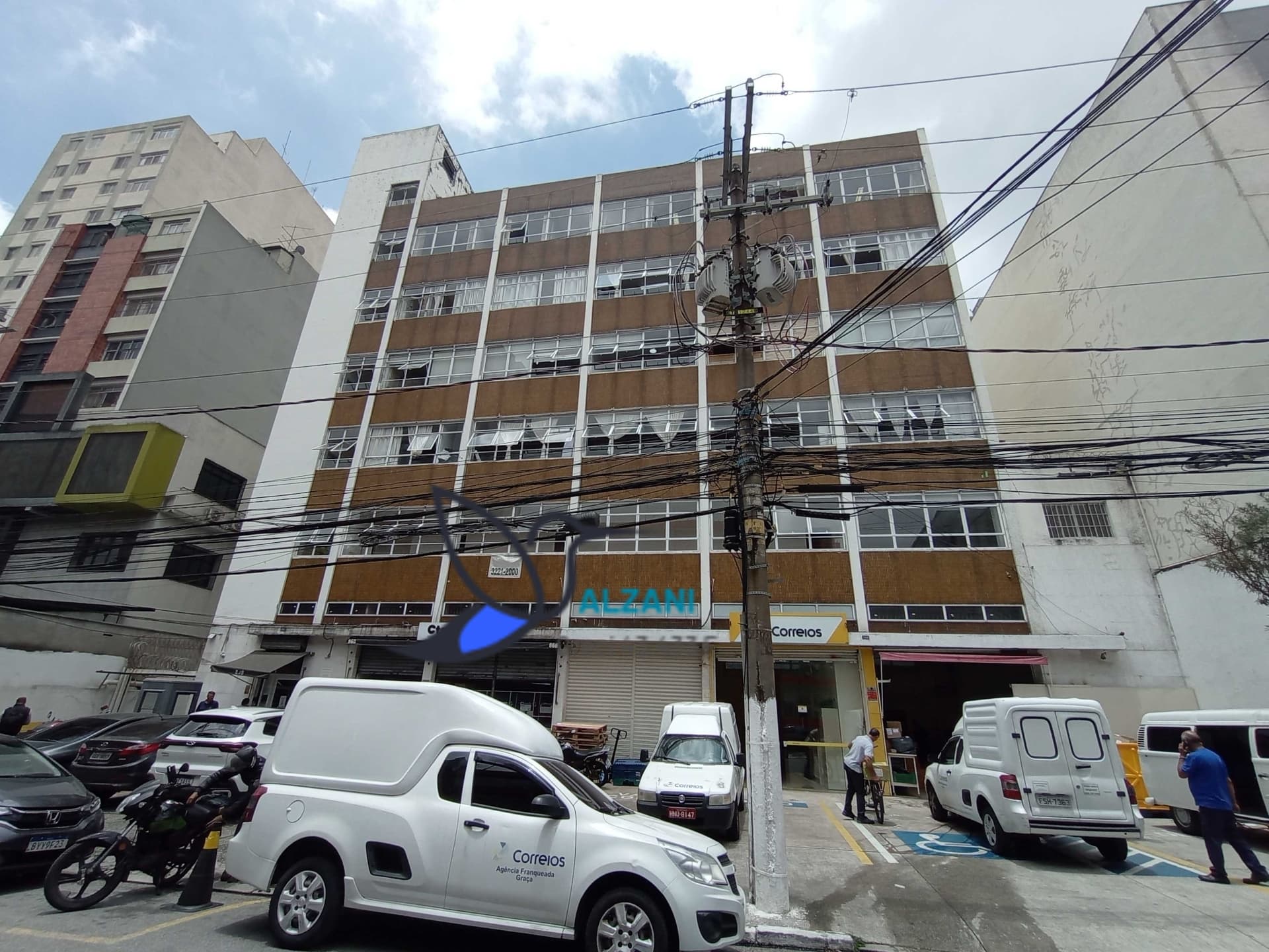 Prédio inteiro oportunidade a venda, para investidores, são mais de R$ 30000,00 de renda mensal, com contratos de locação já vencidos à venda no bairro Bom Retiro - São Paulo/SP