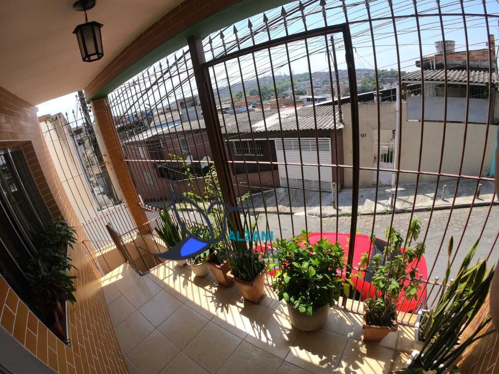Sobrado 3 dormitórios 1 suíte, quartos grandes, sacada na sala, sala 2 ambientes integrada com a cozinha, área de churrasqueira com o banheiro, uma vaga de garagem para alugar no bairro Jardim Francisco Mendes - São Paulo/SP