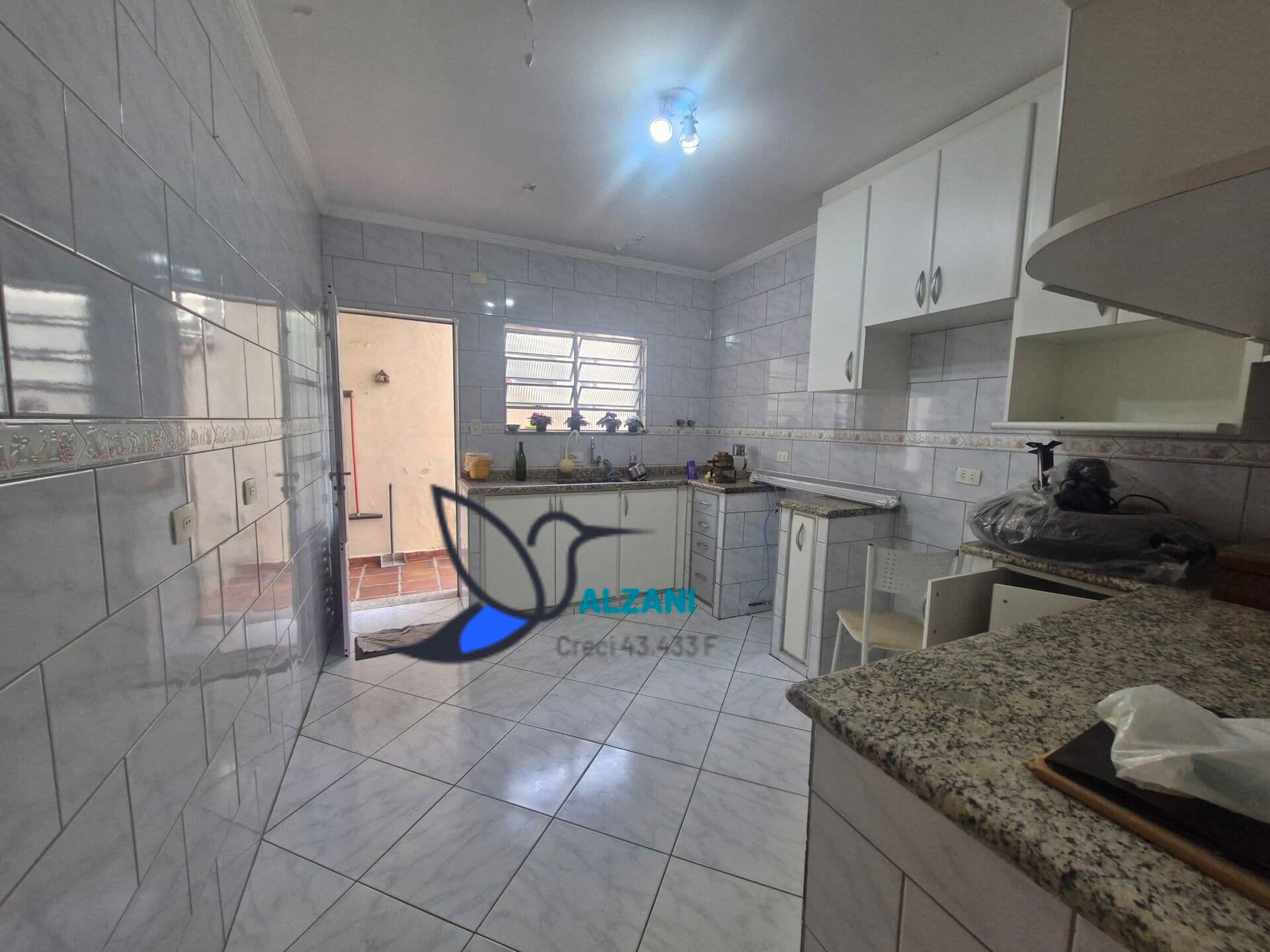 Casa semi térrea, 3 dormitórios. 1 suíte, 2 vagas, 140 m à venda no bairro Vila Irmãos Arnoni - São Paulo/SP