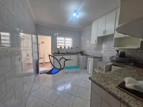 Casa semi térrea, 3 dormitórios. 1 suíte, 2 vagas, 140 m à venda no bairro Vila Irmãos Arnoni - São Paulo/SP