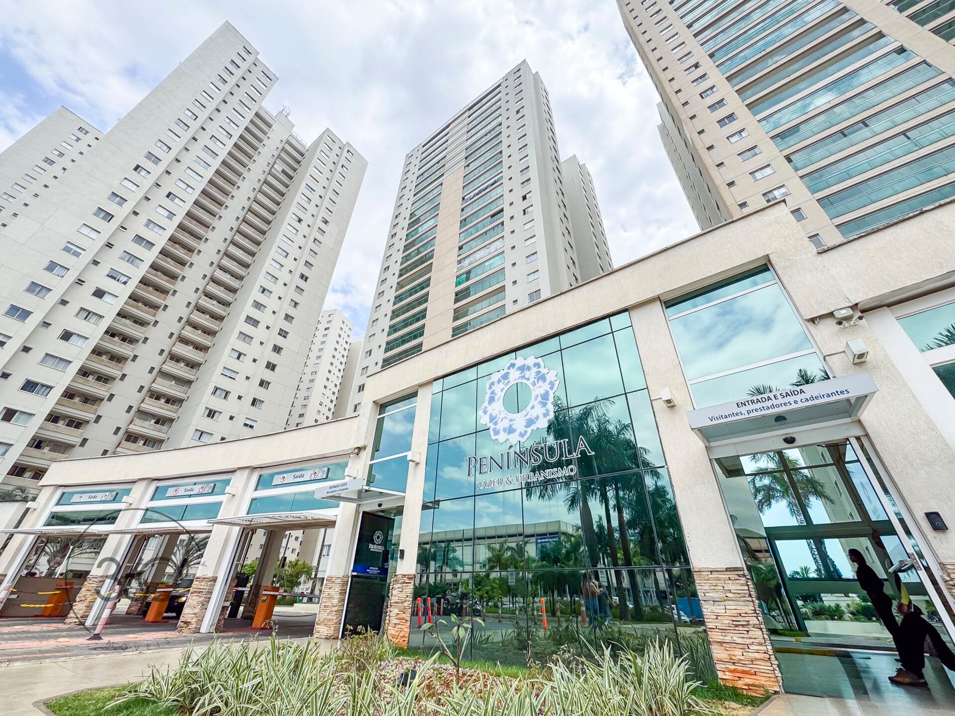 PENÍNSULA LAZER E URBANISMO - 4 QUARTOS - 203m² - 2 SUÍTES - 3 VAGAS - REFORMADO